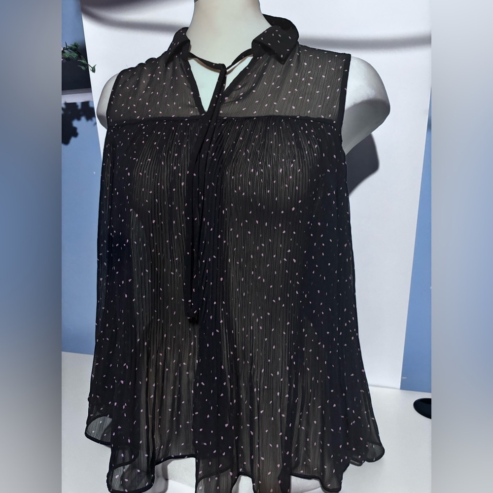 🎁 FREE W/ BUNDLE* NWOT LC Lauren Conrad Blouse with Pink Dots for Layering